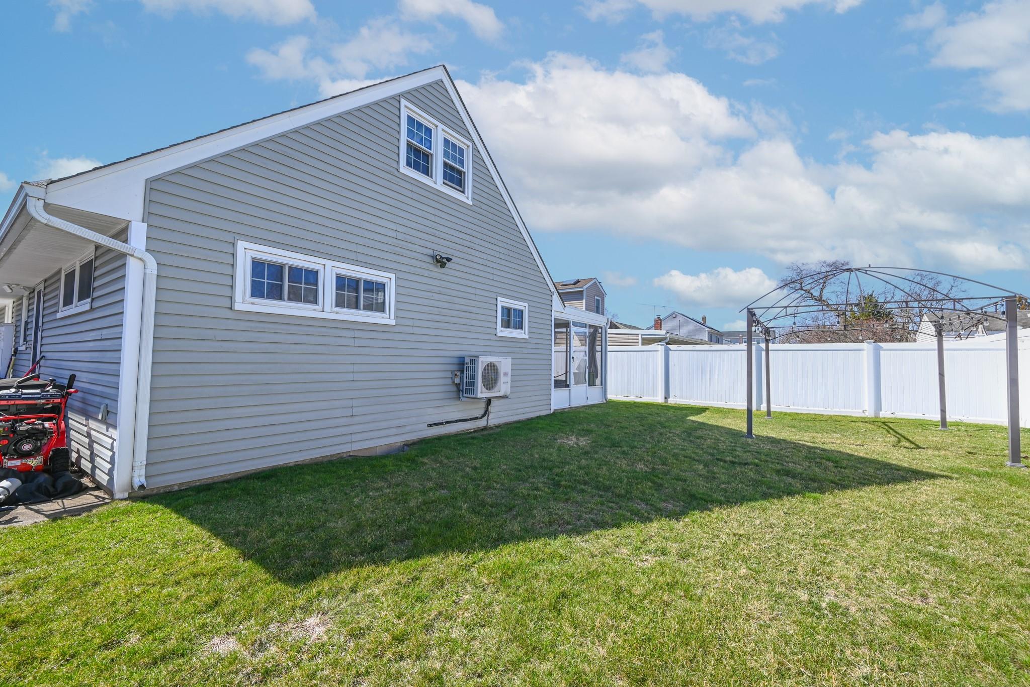 1069 Hastings St St, Baldwin, New York image 16