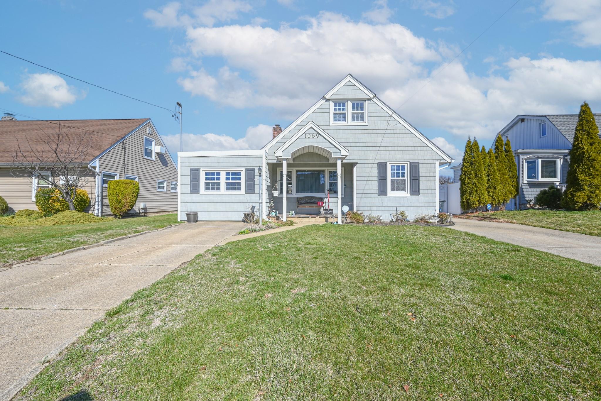 1069 Hastings St St, Baldwin, New York image 1