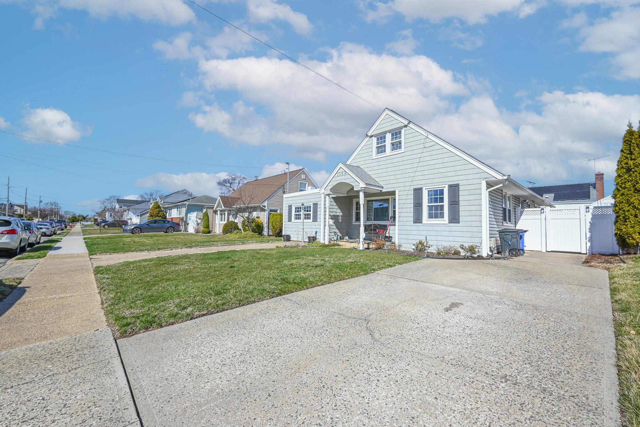 1069 Hastings St St, Baldwin, New York image 14