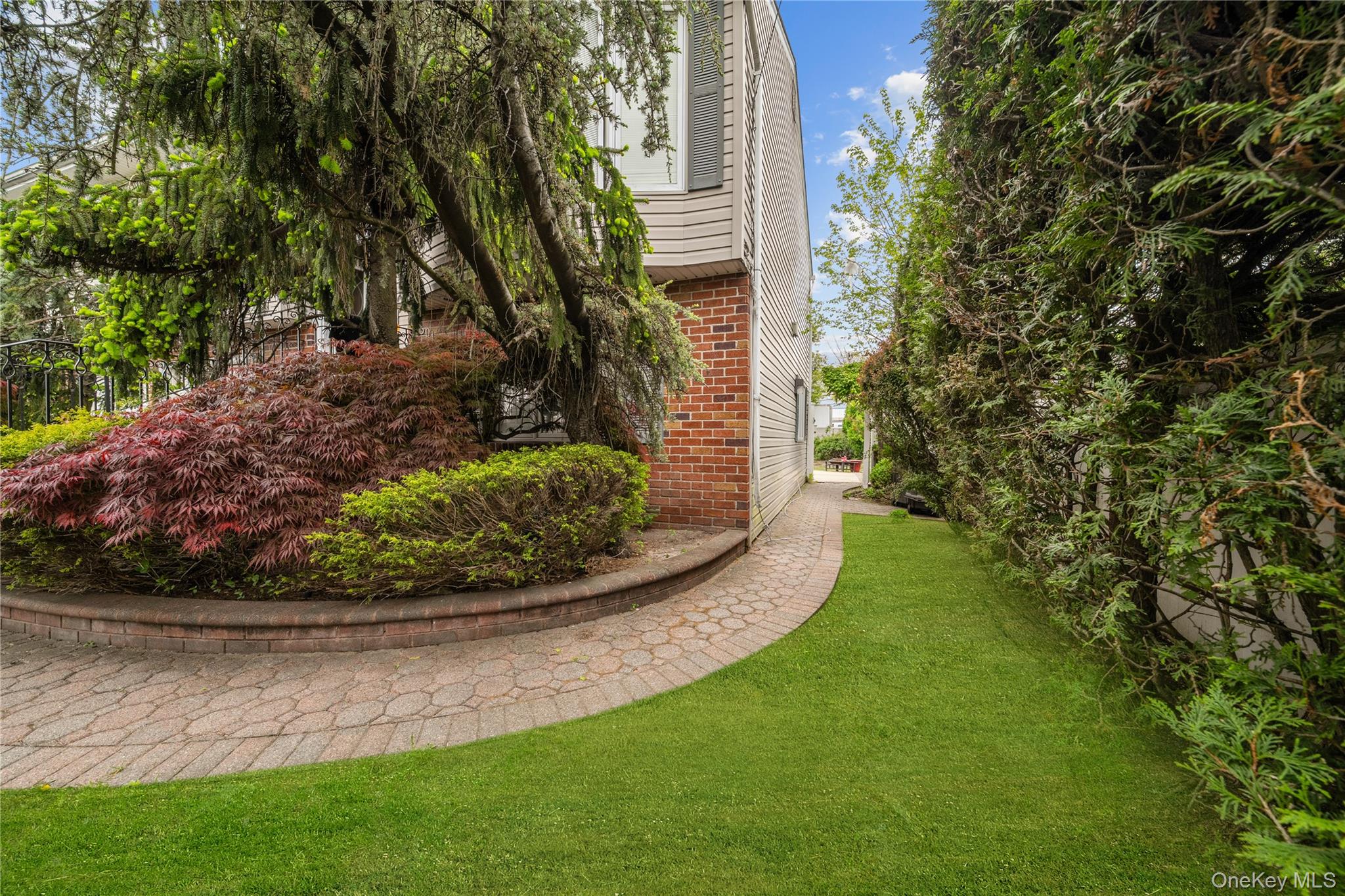2501 Rose Place