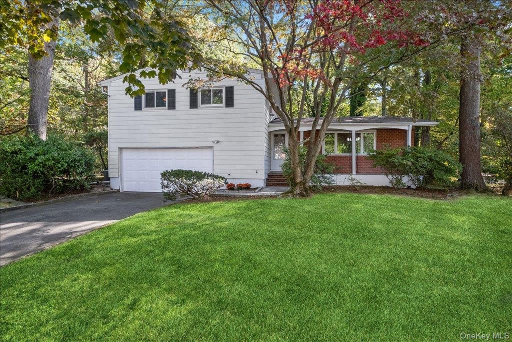 Photo of 25 Wood Hollow Lane, New Rochelle, NY 10804 (MLS # 918402)