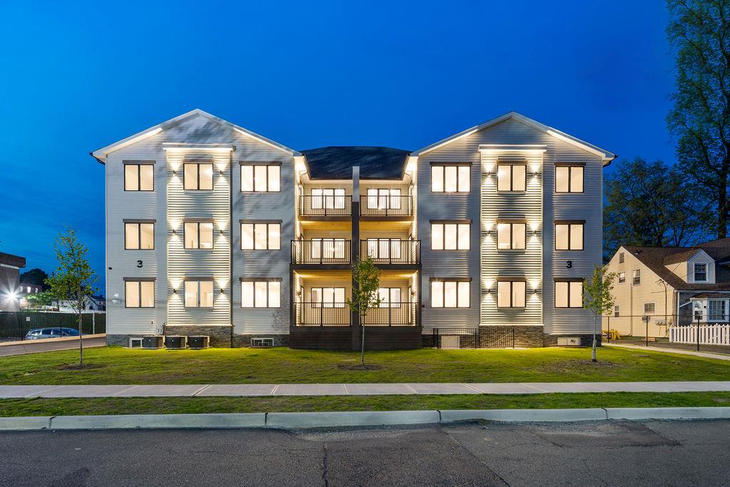 3 E Funston Avenue 223