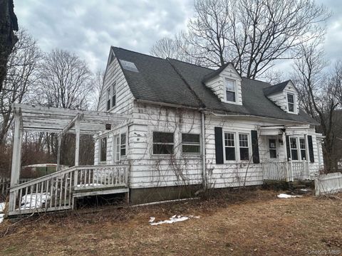 Homes For Sale - 6 Erin Court<br/> Cornwall, NY 12518