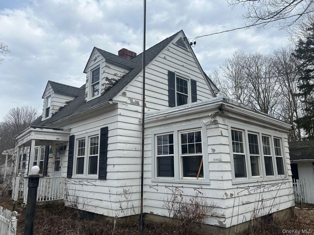 Photo of 6 Erin Court, Cornwall, NY 12518 (MLS # 969511)