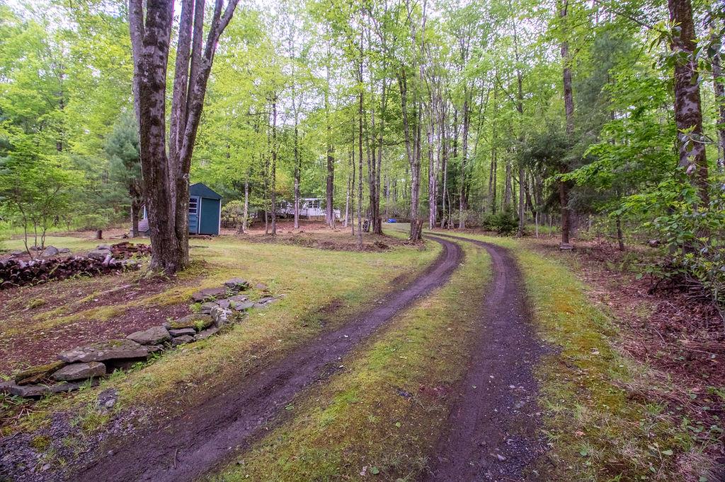 22 Mount Laurel Road, Greenfield Park, New York image 33