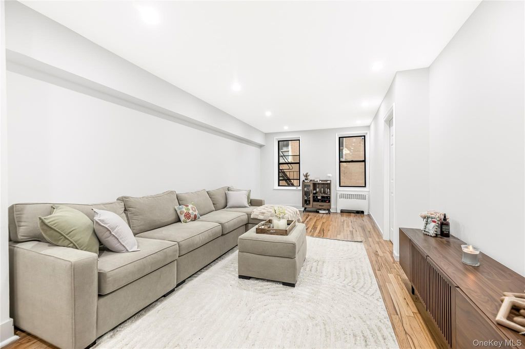Photo of 525 W 235th Street #3F, Bronx, NY 10463 (MLS # 977300)