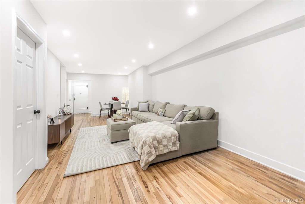 Photo of 525 W 235th Street #3F, Bronx, NY 10463 (MLS # 977300)