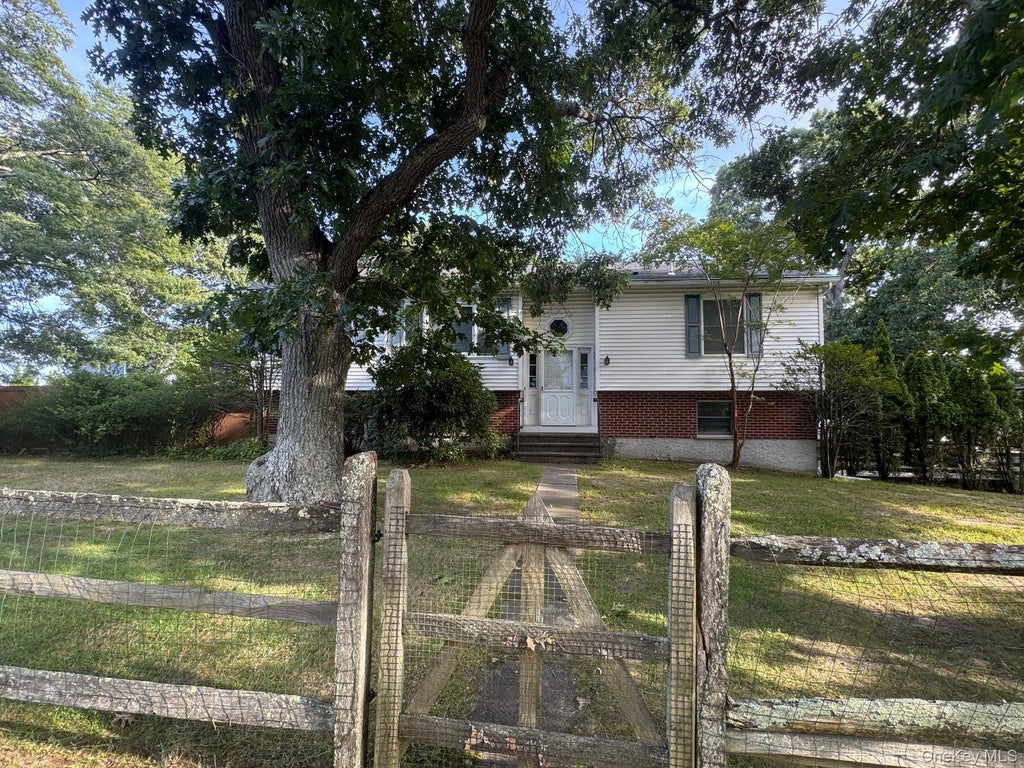Photo of 2785 Sigsbee Road, Mattituck, NY 11952 (MLS # 1060846)