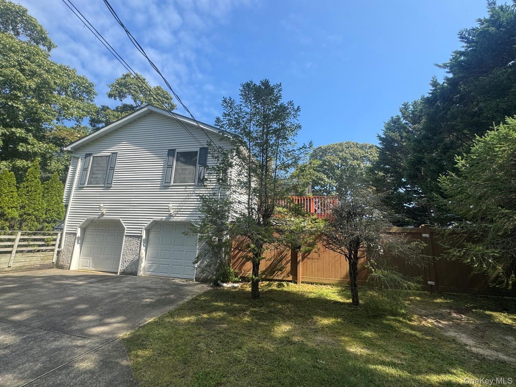 Photo of 2785 Sigsbee Road, Mattituck, NY 11952 (MLS # 1060846)