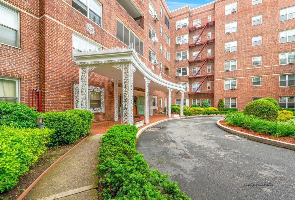 67-66 108th Street #D31, Forest Hills, New York image 2