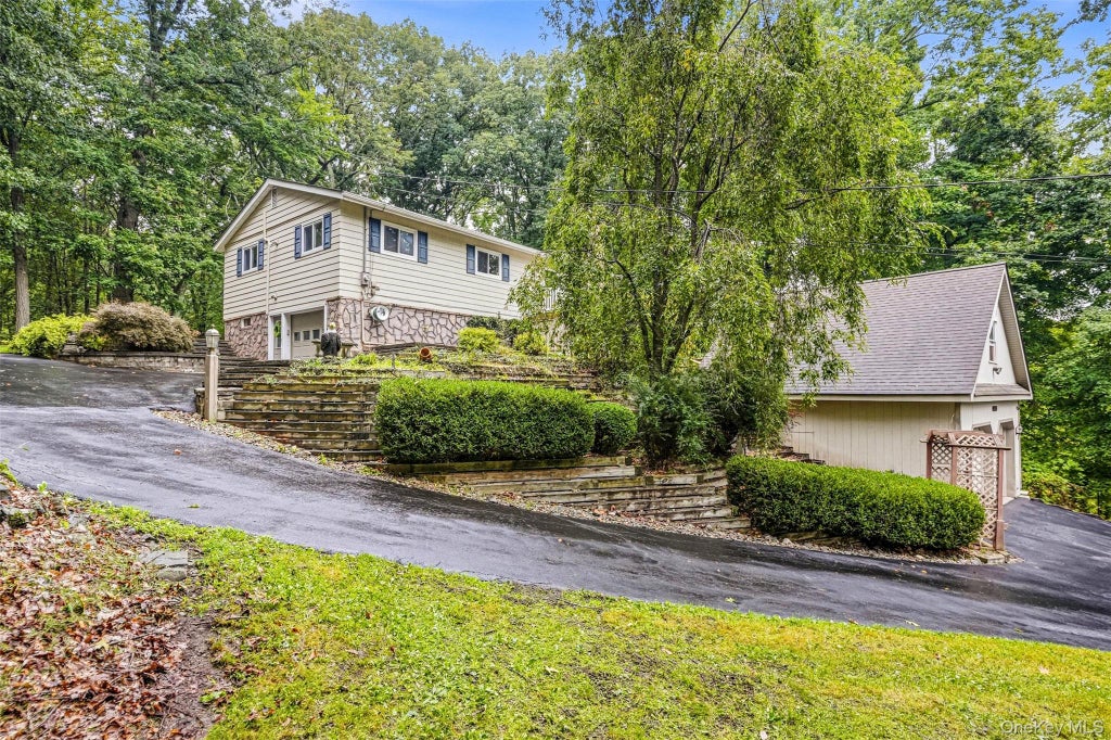 Photo of 94 Jean Ridge Road, Middletown, NY 10940 (MLS # 1053626)