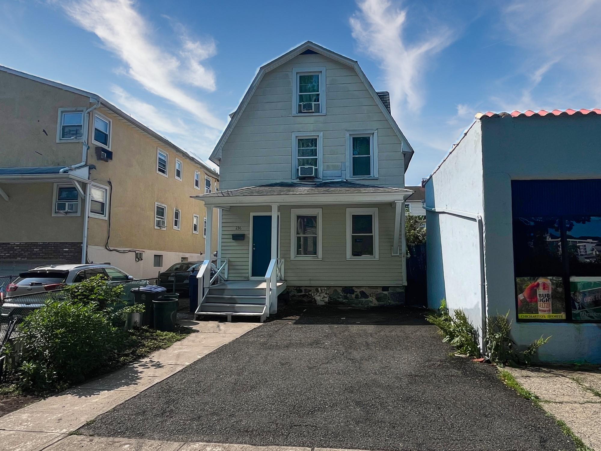 Rental Property at Battle Avenue 1, White Plains, New York - Bedrooms: 2 
Bathrooms: 1 
Rooms: 4  - $3,400 MO.