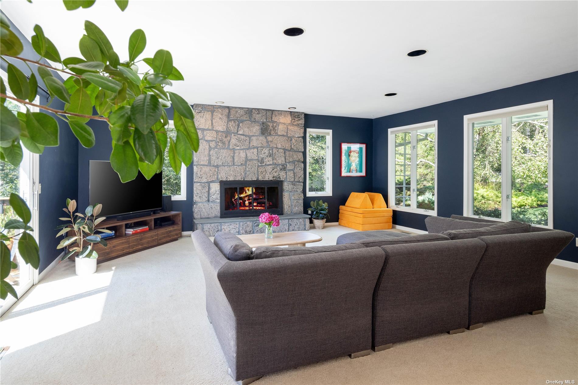 925 Bennetts Pond Lane