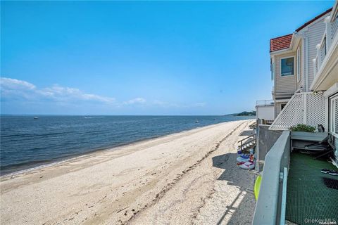 19 Pine Lane Bayville NY 11709