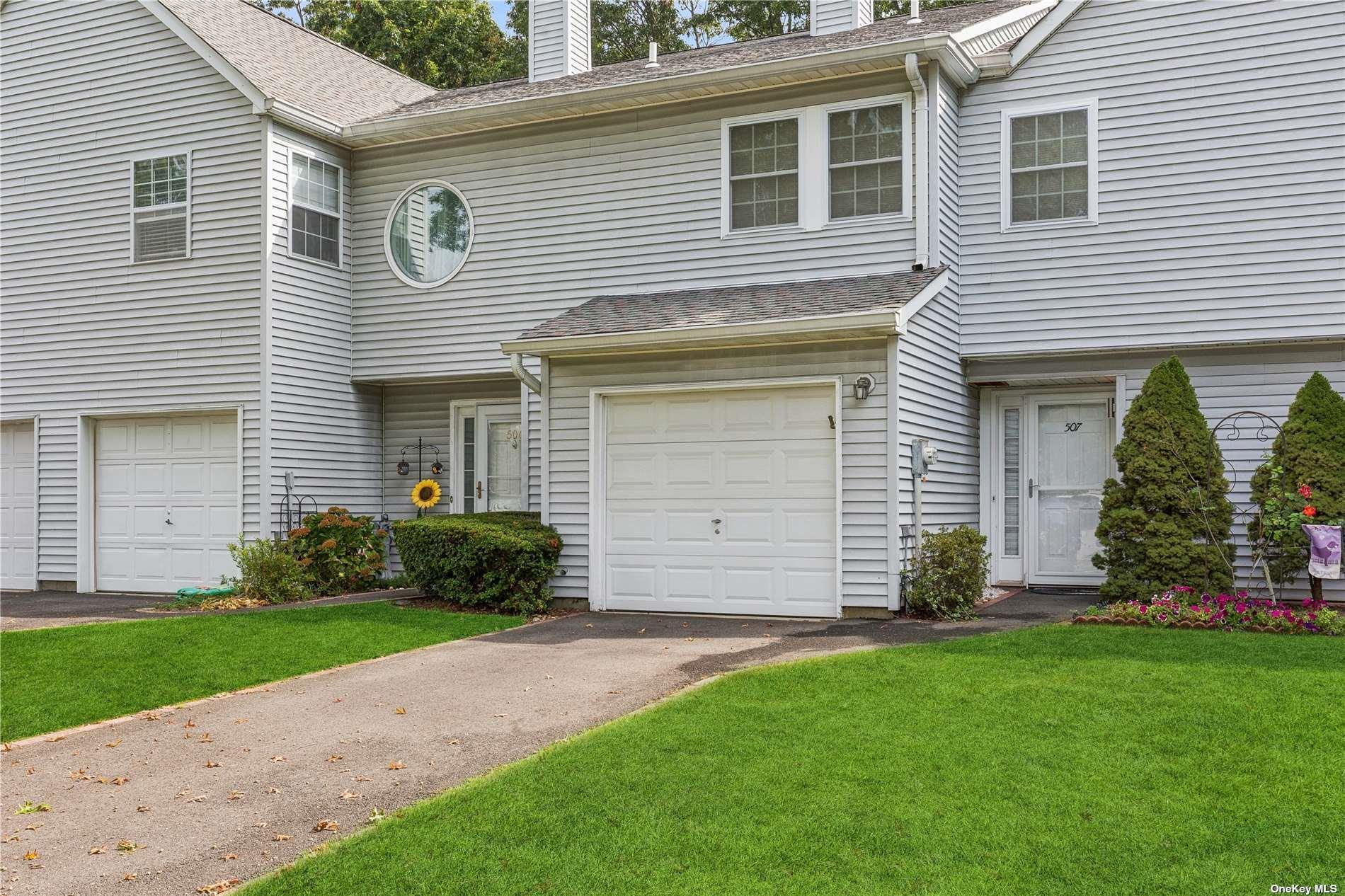507 Sara Circle, Port Jefferson Station, New York image 2