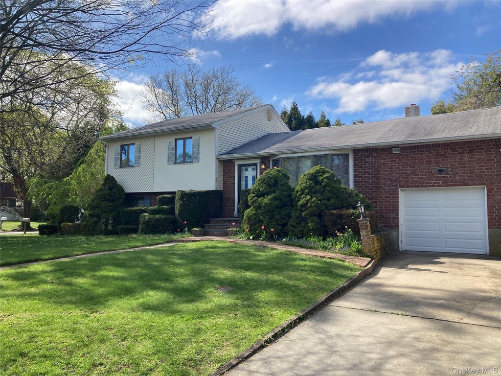 Photo of 16 Upper Drive, Huntington, NY 11743 (MLS # 987511)