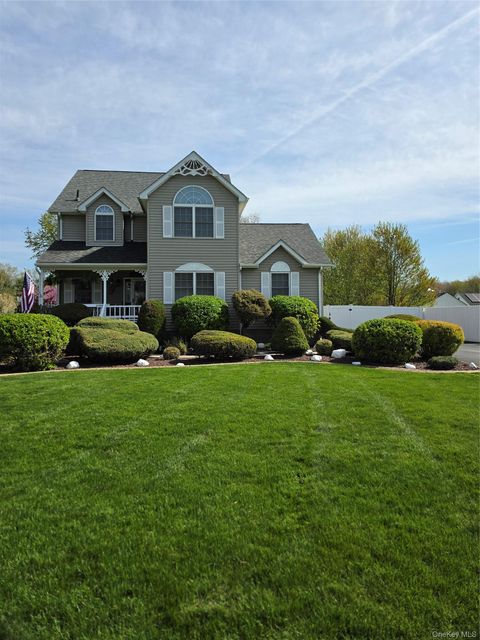 Photo of 9 Pine Court, Montgomery, NY 12549 (MLS # 989230)