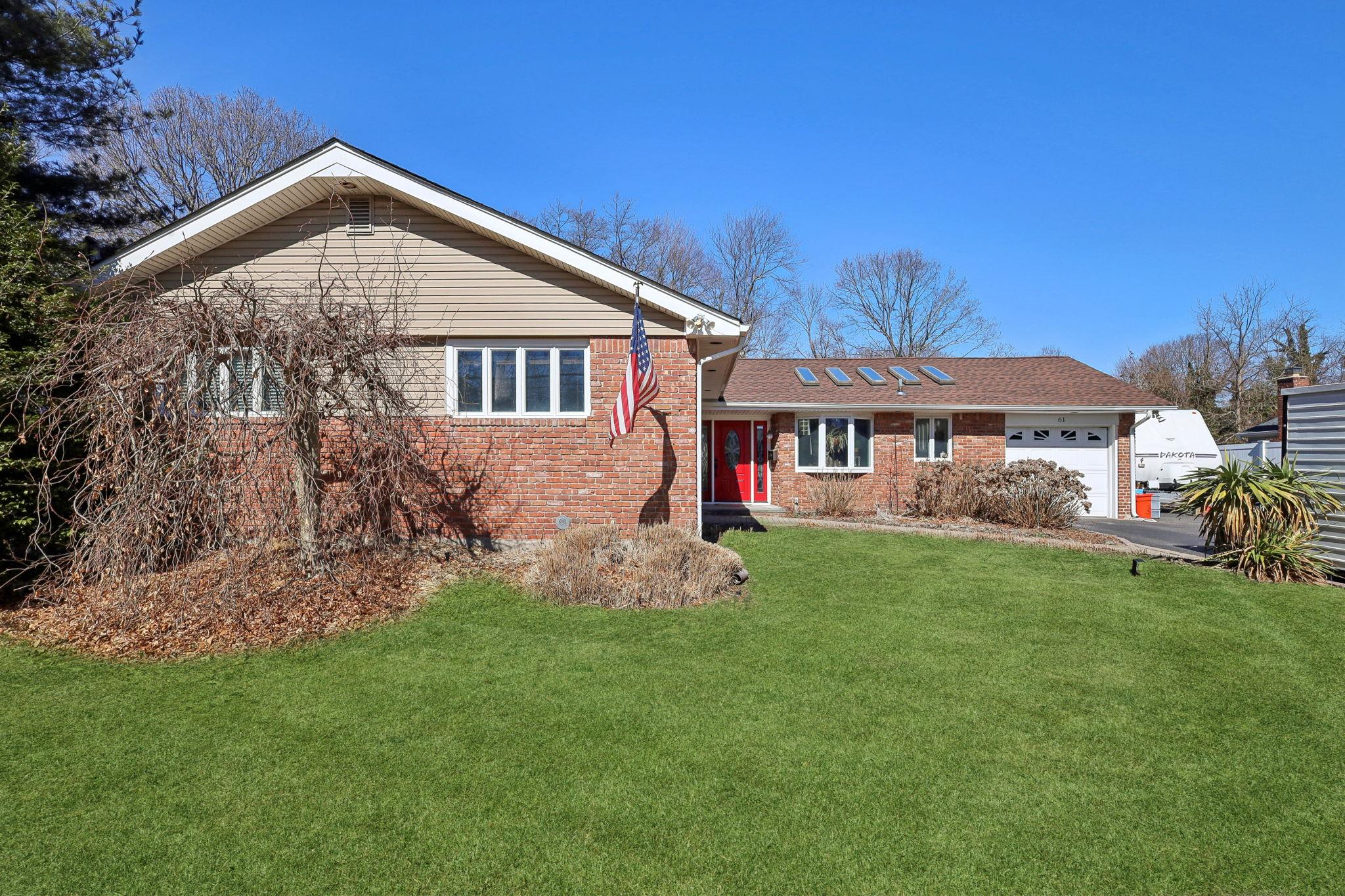 61 Scholar Lane, Commack, New York image 2