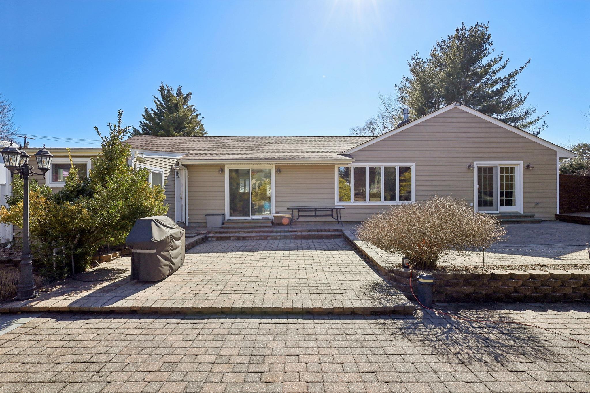 61 Scholar Lane, Commack, New York image 27