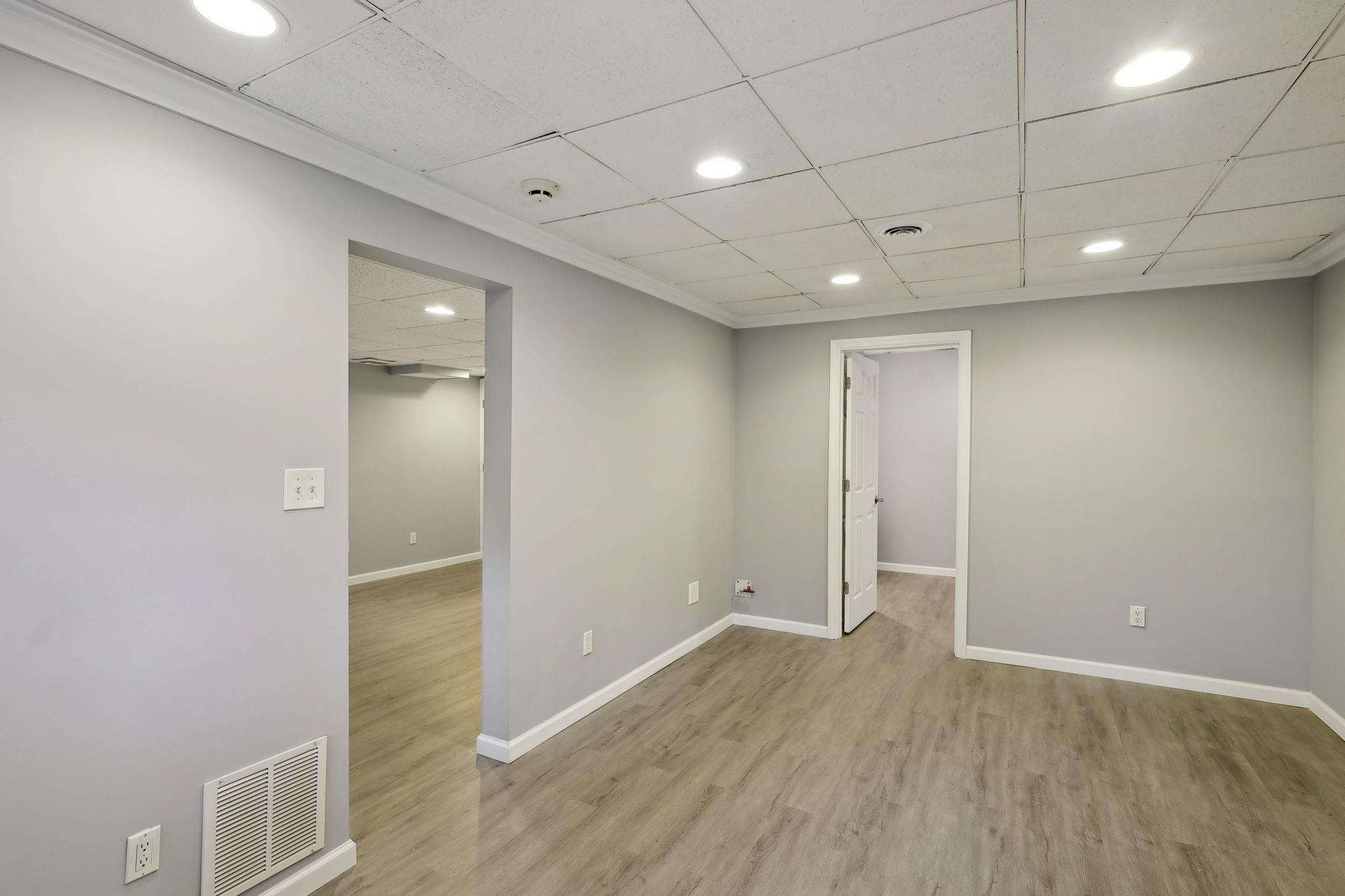 61 Scholar Lane, Commack, New York image 24