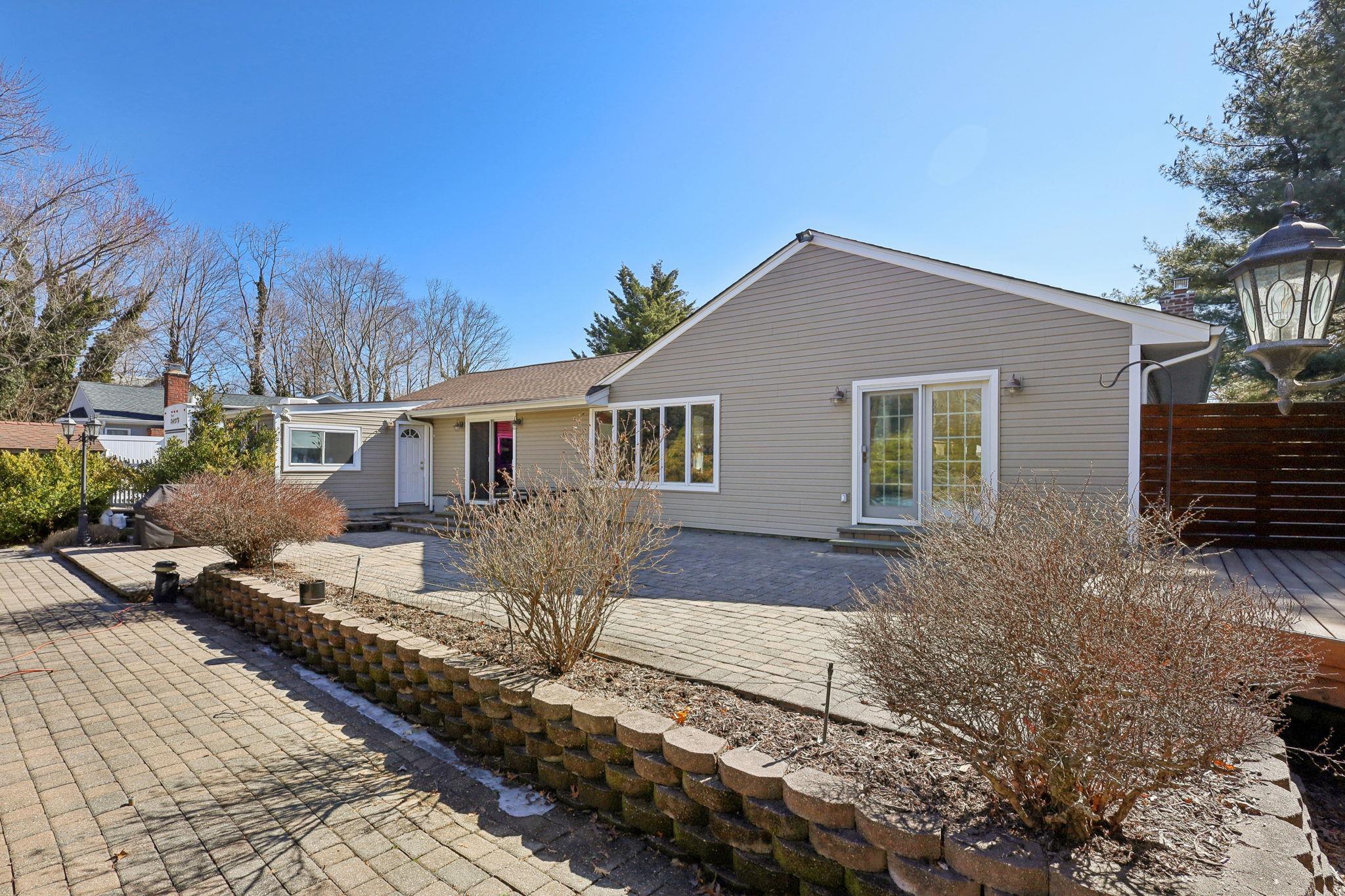 61 Scholar Lane, Commack, New York image 28