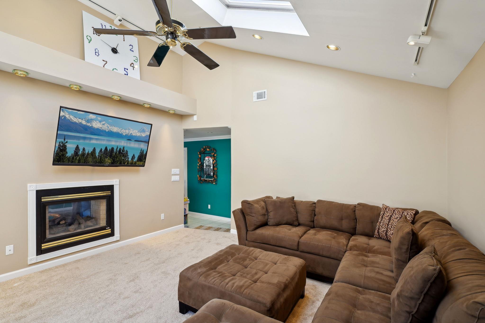 61 Scholar Lane, Commack, New York image 12