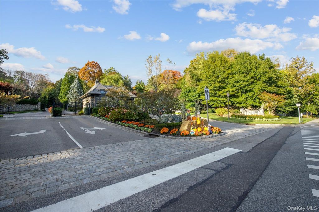Photo of 2 Earle Drive, Muttontown, NY 11791 (MLS # 927287)