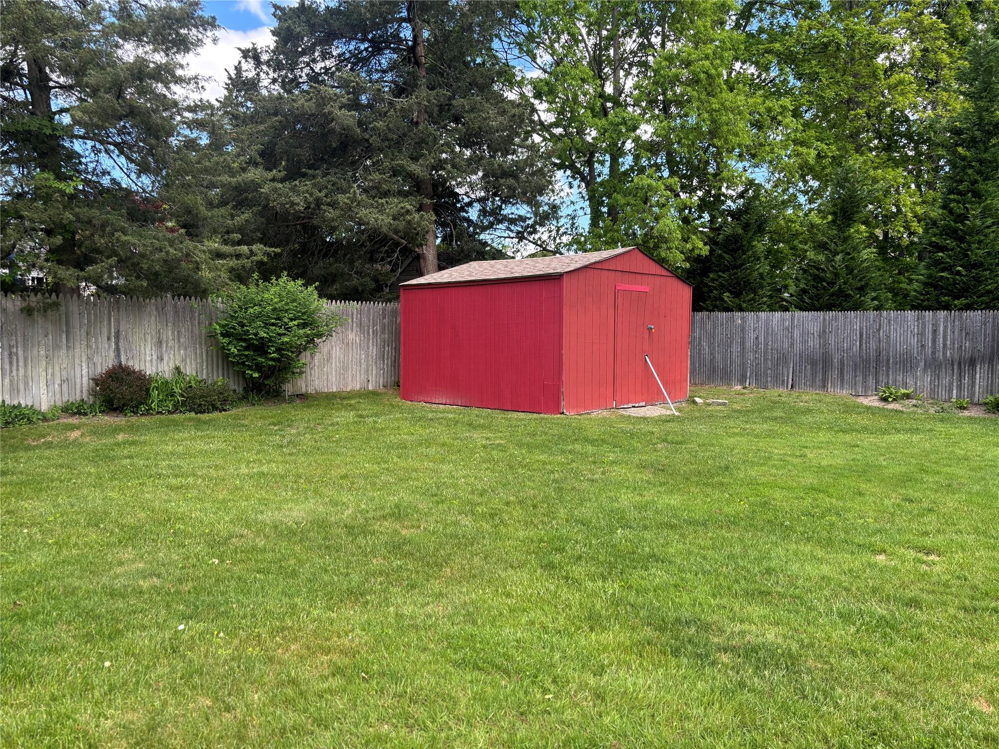 60 Hewitt Boulevard, Center Moriches, New York image 14