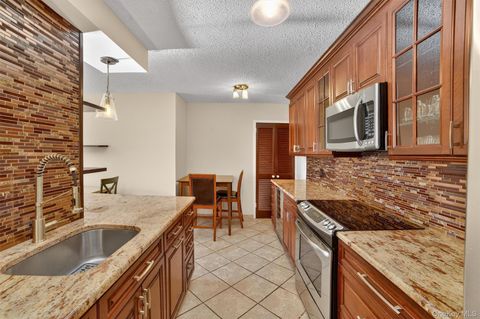 25 Rockledge 606 White Plains NY 10601