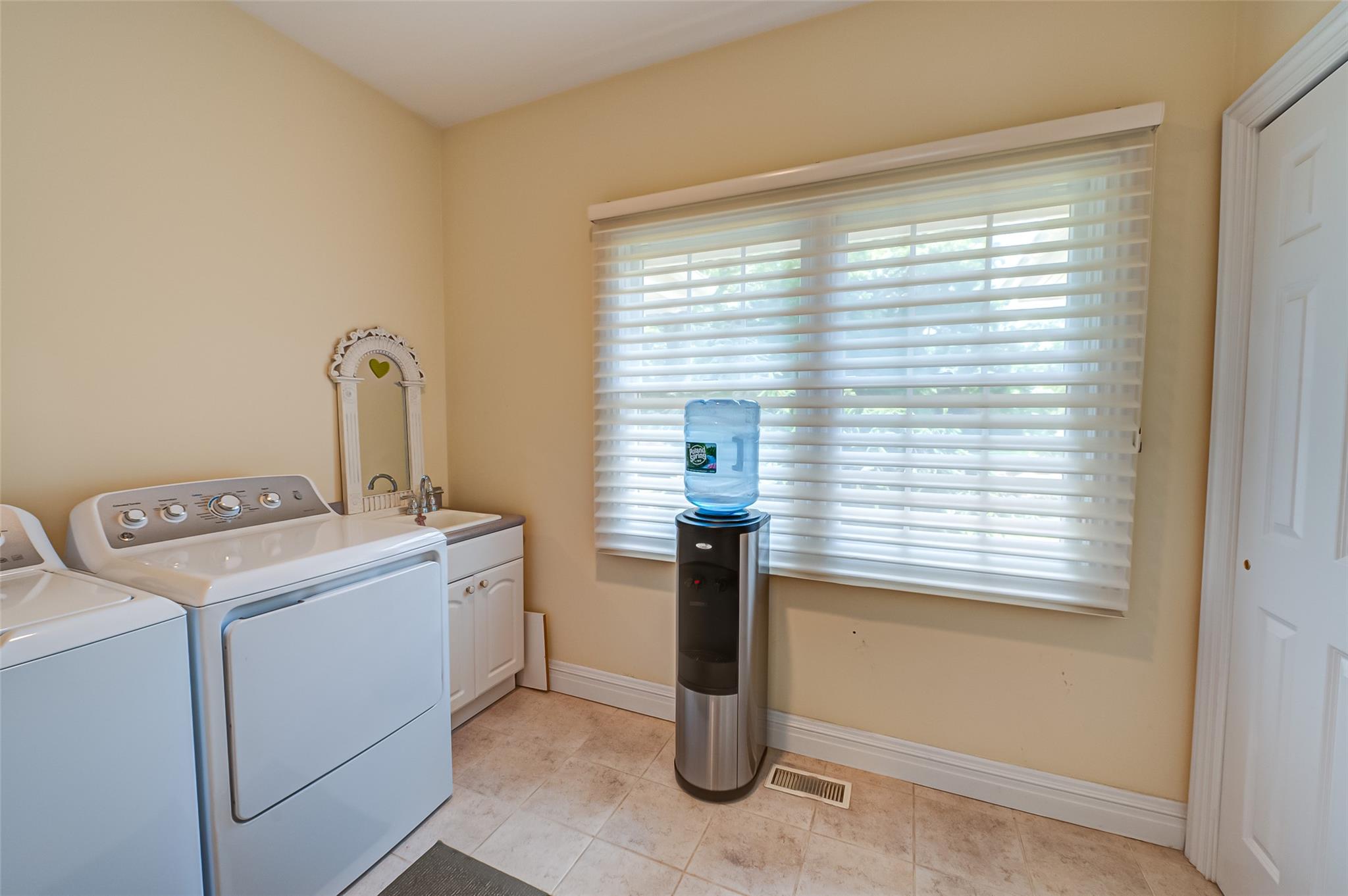 14 Eagle Landing Lndg, Mount Sinai, New York image 24
