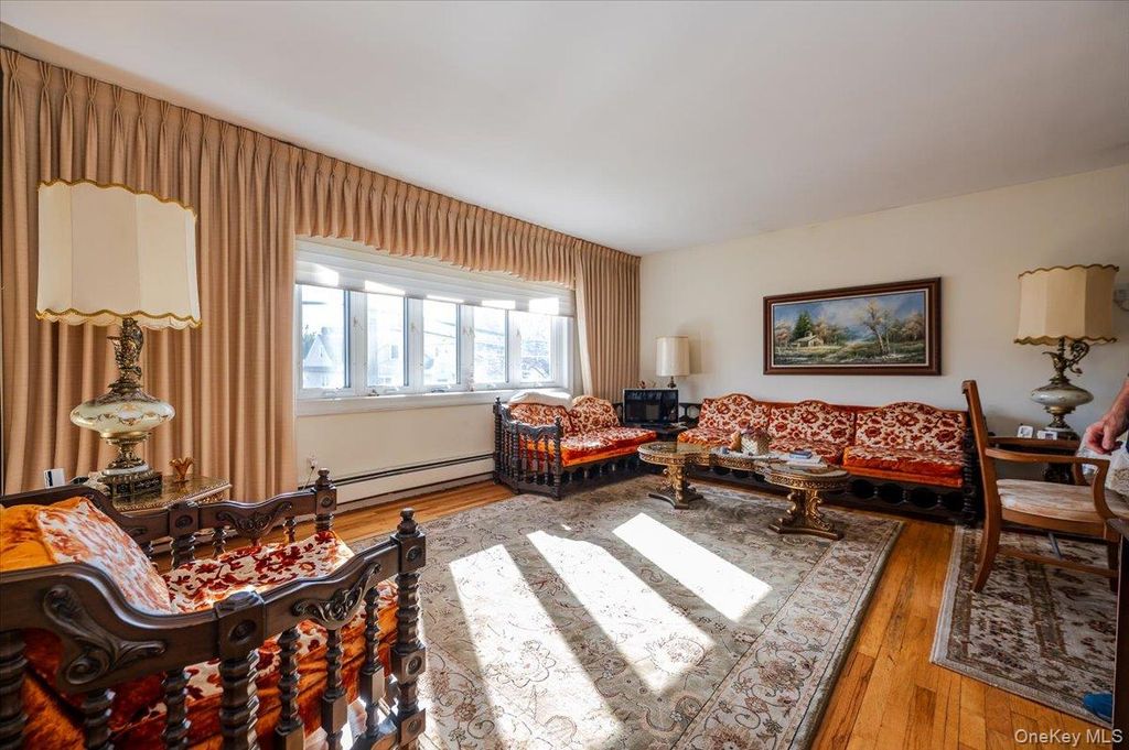 Photo of 212 Lakeview Avenue, Malverne, NY 11565 (MLS # 938231)