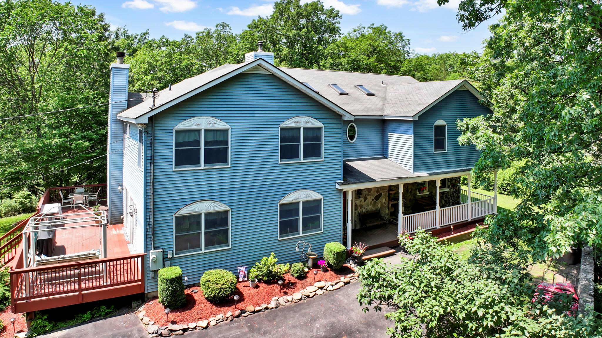 Oxford Springs Road, Chester, New York - 5 Bedrooms  
5 Bathrooms  
10 Rooms - 