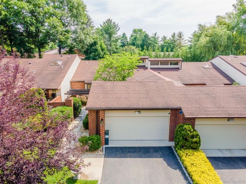 Condo For Sale - 215 Hornbill Drive<br/> Manhasset, NY 11030