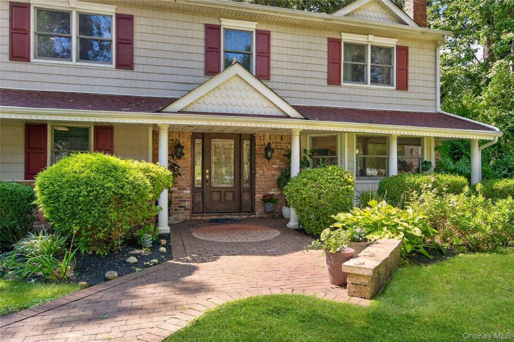 Photo of 38 McCulloch Drive, Dix Hills, NY 11746 (MLS # 1035239)