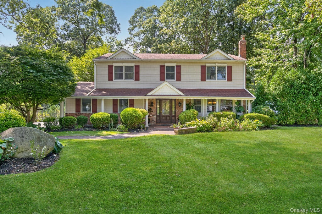 Photo of 38 McCulloch Drive, Dix Hills, NY 11746 (MLS # 1035239)