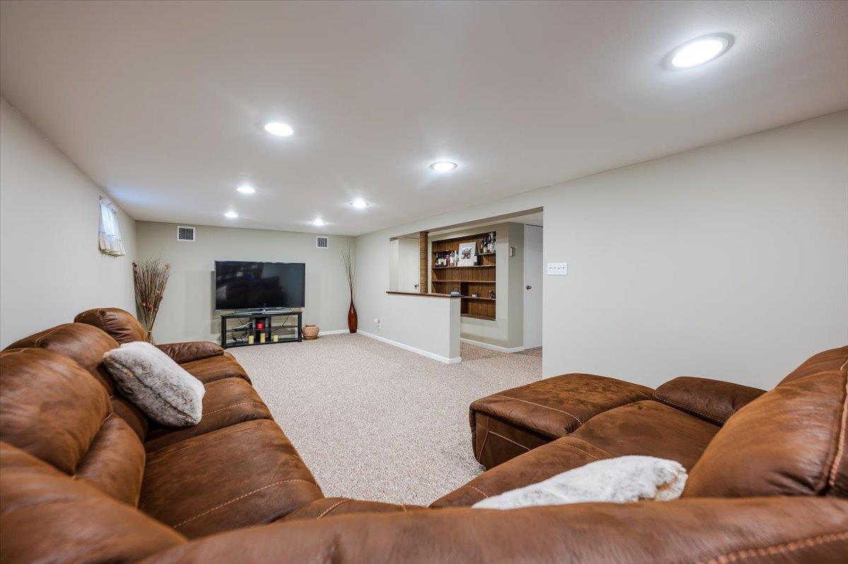 242 Elizabeth Avenue, Oceanside, New York image 20