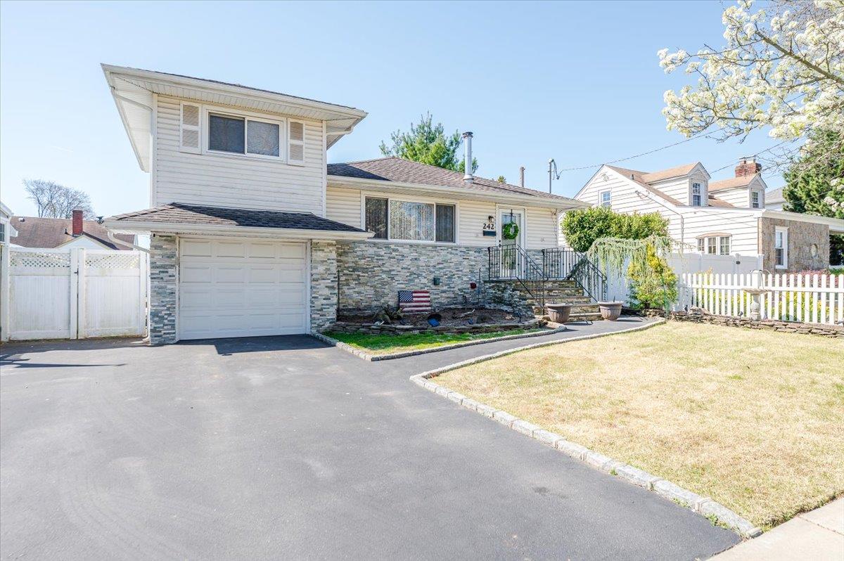 242 Elizabeth Avenue, Oceanside, New York image 25