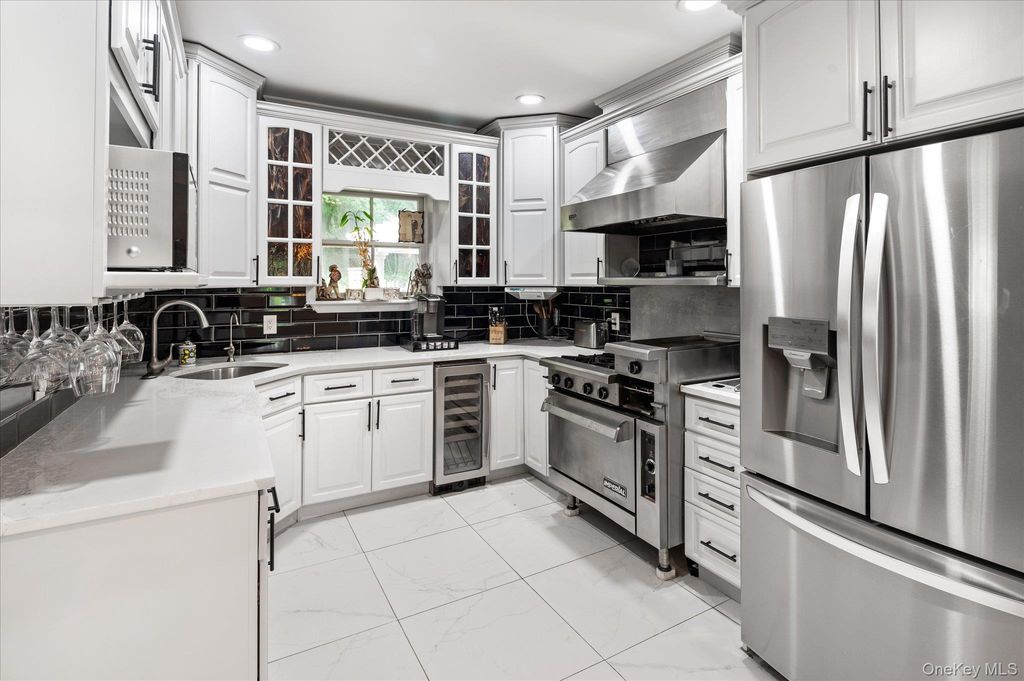 Photo of 472 Union Valley Road, Mahopac, NY 10541 (MLS # 987595)