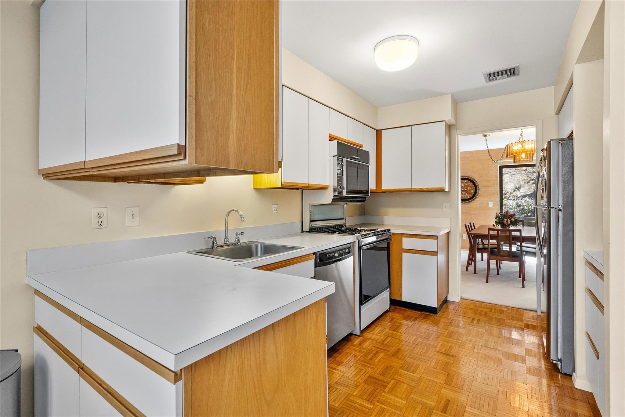 133 Stone Oaks Drive, Hartsdale, New York image 12
