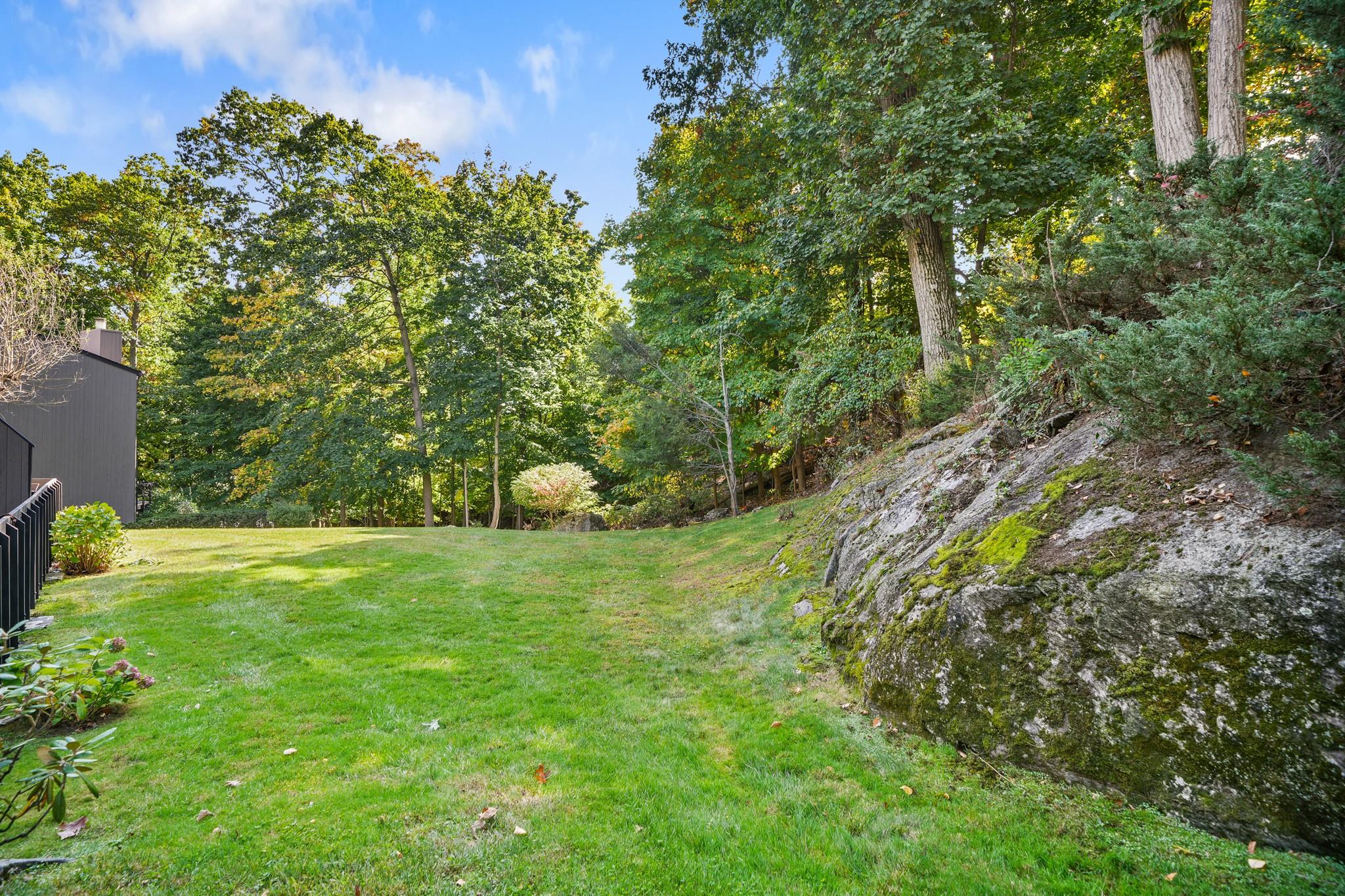 133 Stone Oaks Drive, Hartsdale, New York image 23