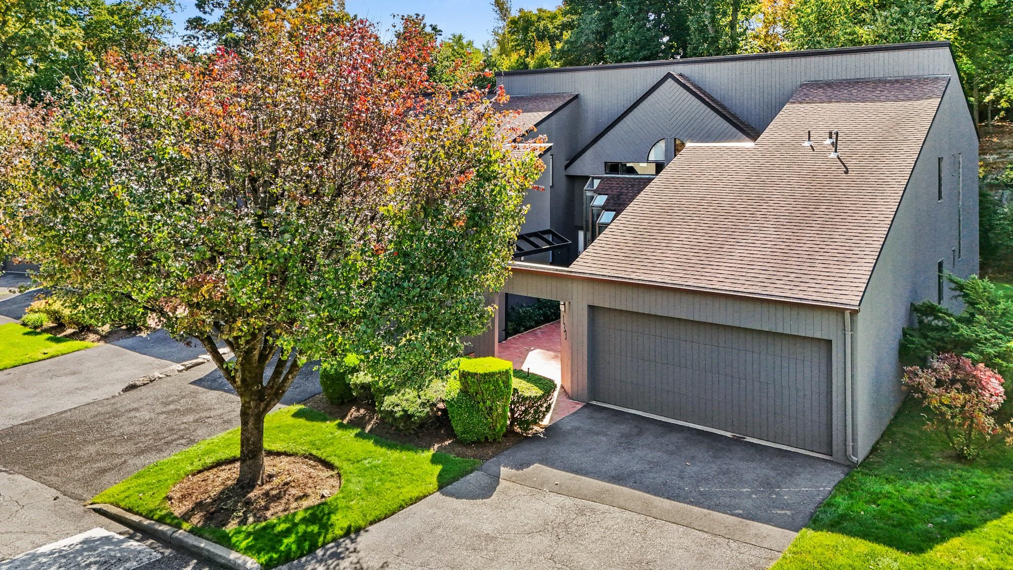 133 Stone Oaks Drive, Hartsdale, New York image 3