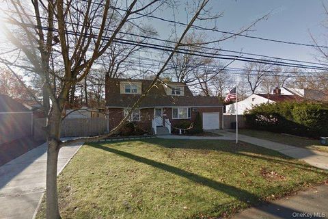 Apartment For Rent - 273 South 16th St St<br/> Lindenhurst, NY 11757