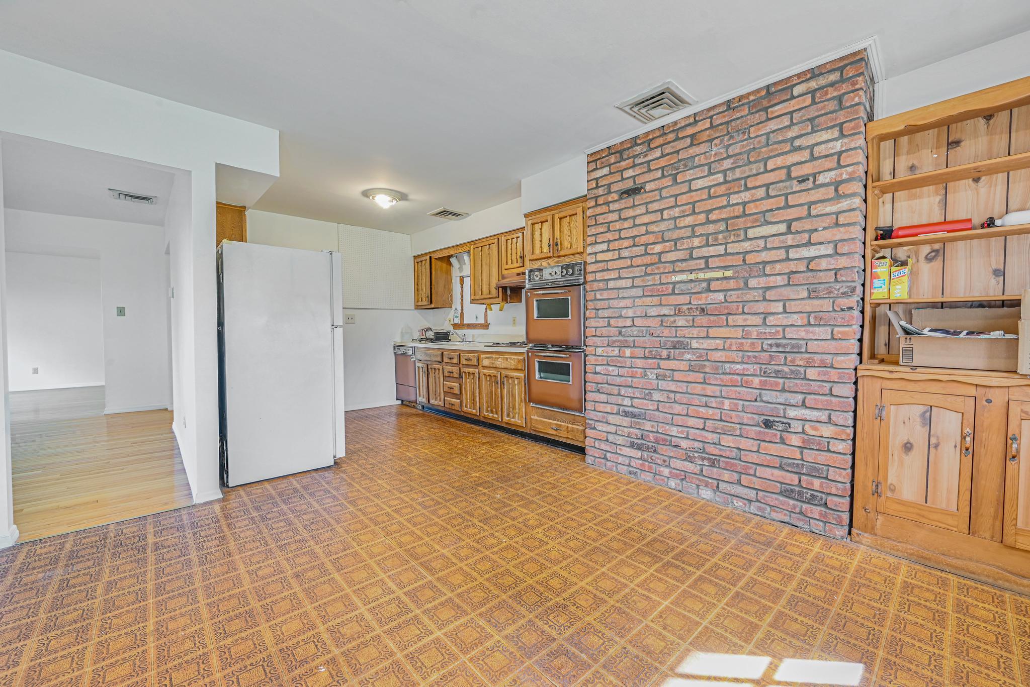 65 Thadford Street, East Northport, New York image 15