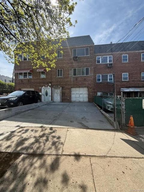 Photo of 2864 Bruckner Boulevard, Bronx, NY 10465 (MLS # 989214)