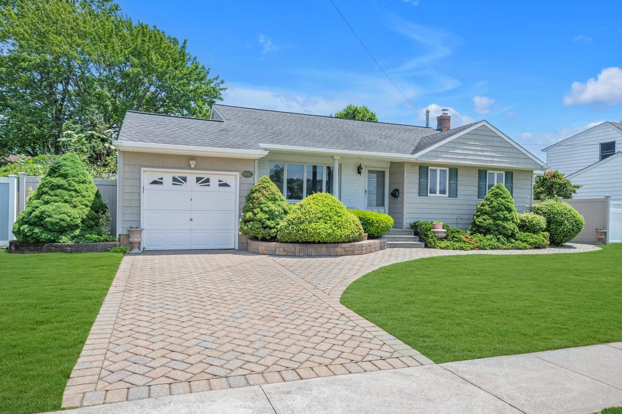 116 Intervale Avenue, Farmingdale, New York image 21