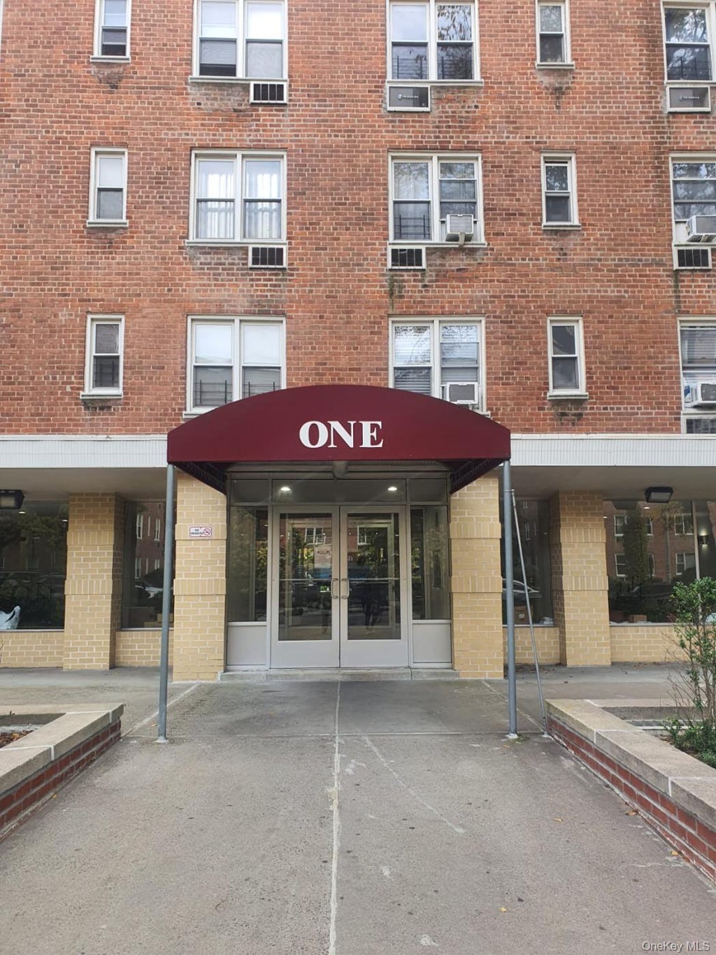 Photo of 1 Sadore lane Ln #3u, Yonkers, NY 10710 (MLS # 1067847)
