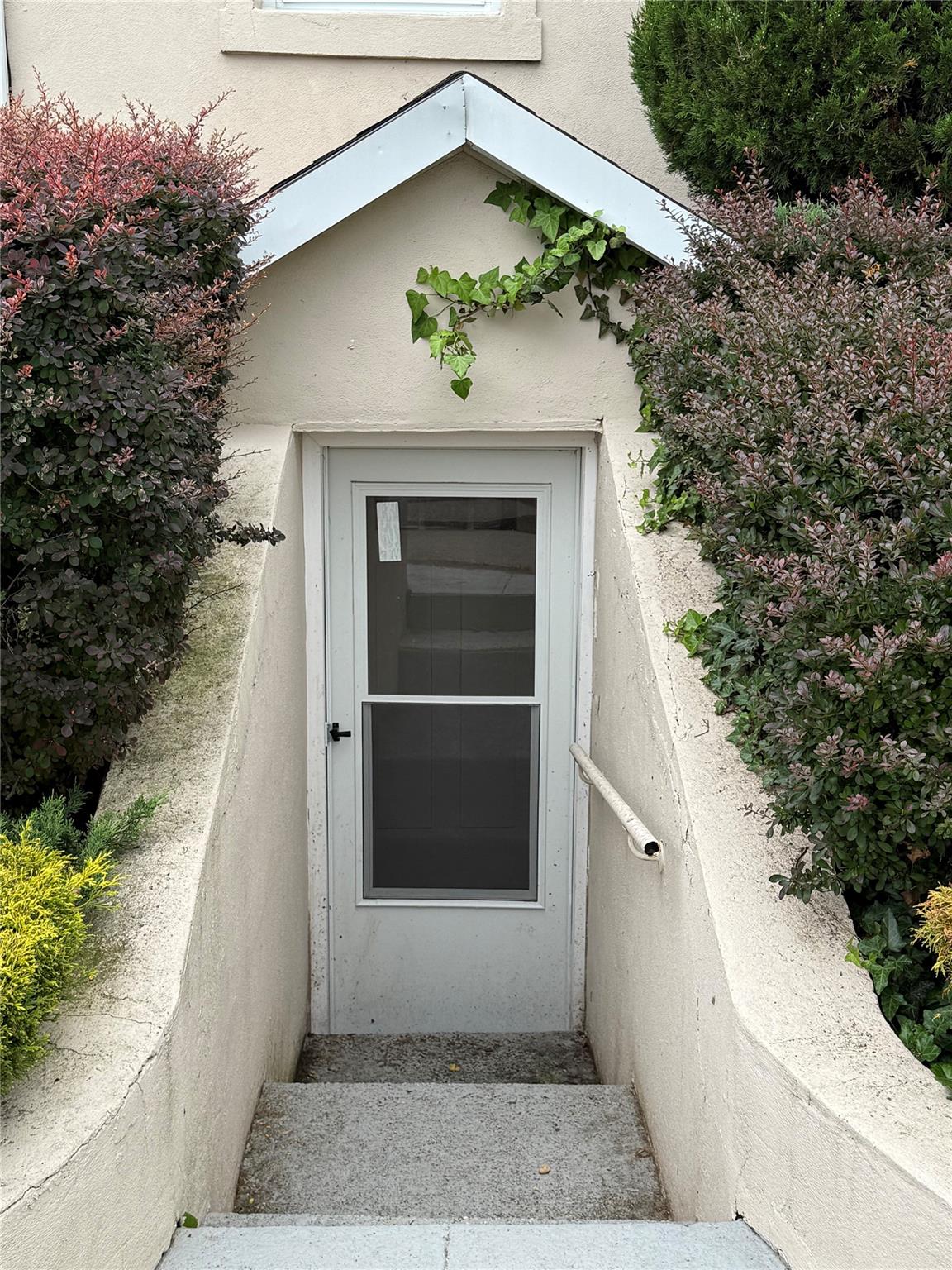Commonwealth Boulevard 2, Bellerose, Queens, NY - 1 Bedrooms  
1 Bathrooms  
3 Rooms - 