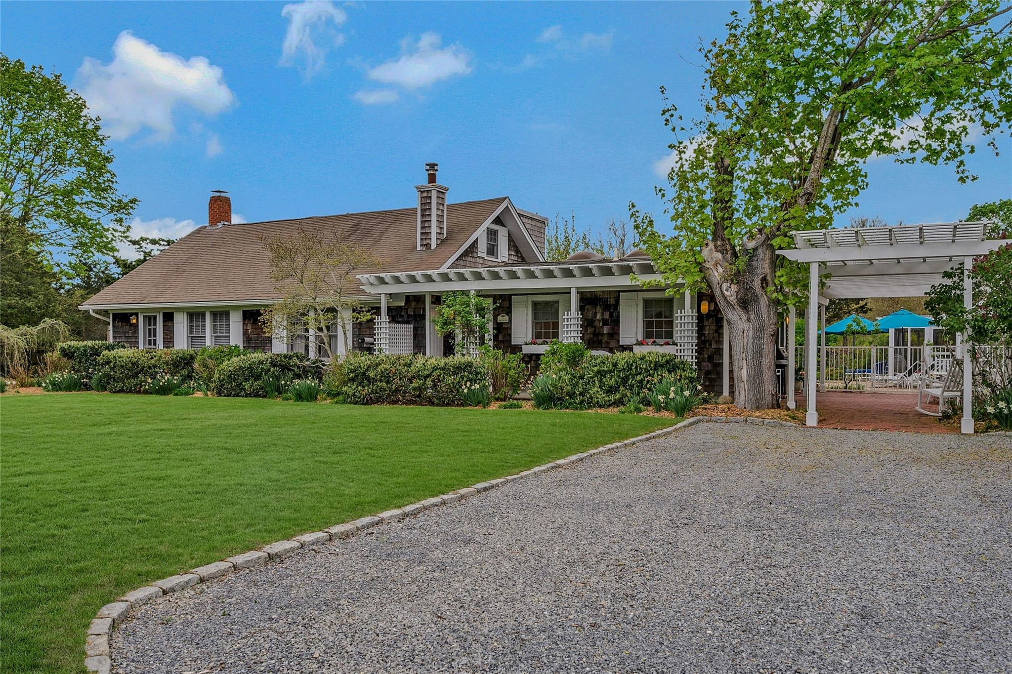 Jessup Lane, Quogue, Hamptons, NY - 5 Bedrooms  
7 Bathrooms - 