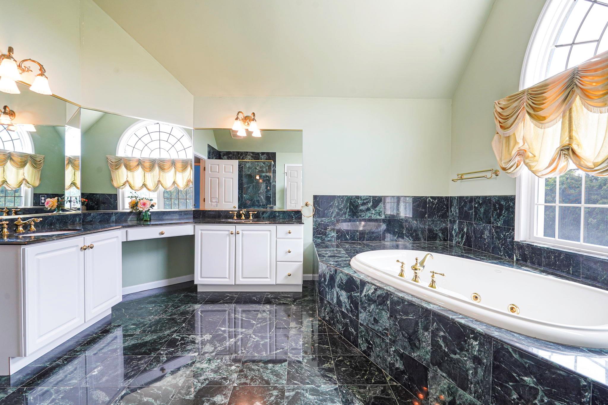 32 Casey Lane, Mount Sinai, New York image 21