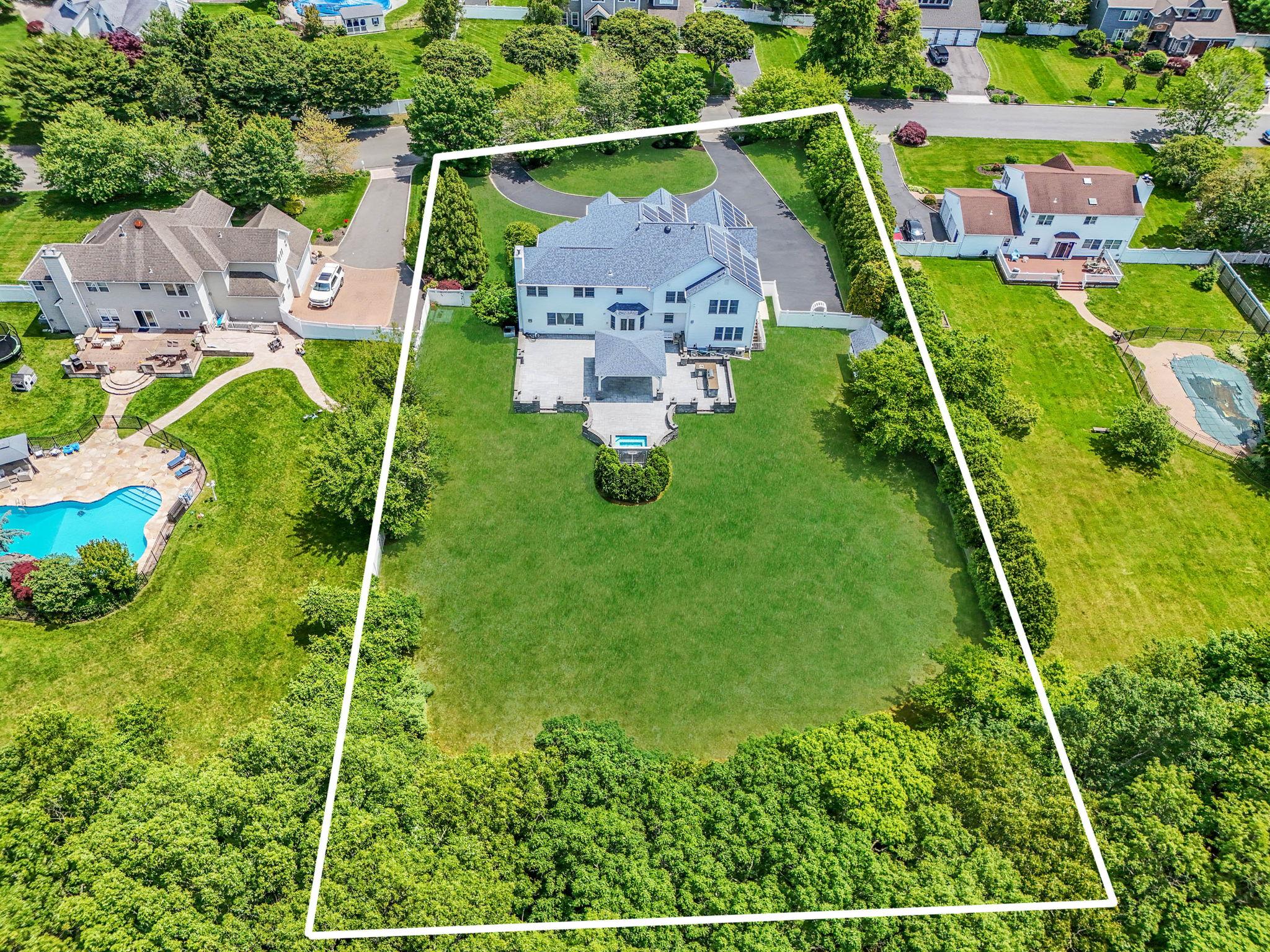 32 Casey Lane, Mount Sinai, New York image 3